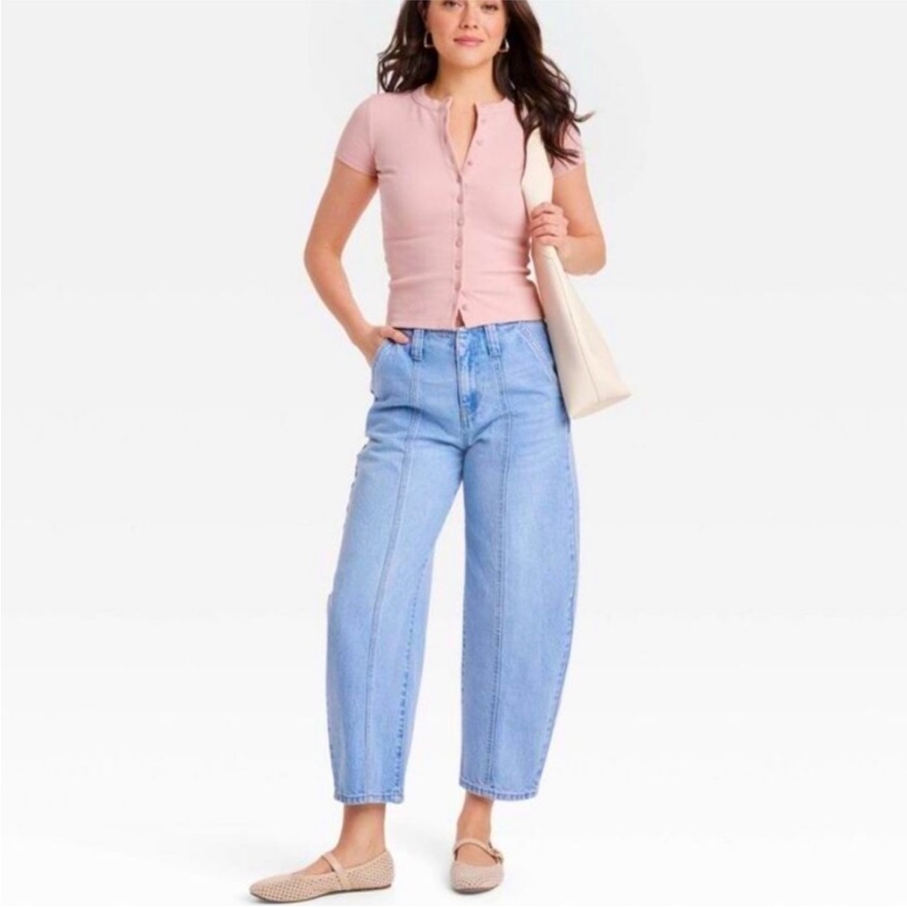 UNIVERSAL THREAD MEDIUM LIGHT
WASH BARREL JEANS S… - image 3